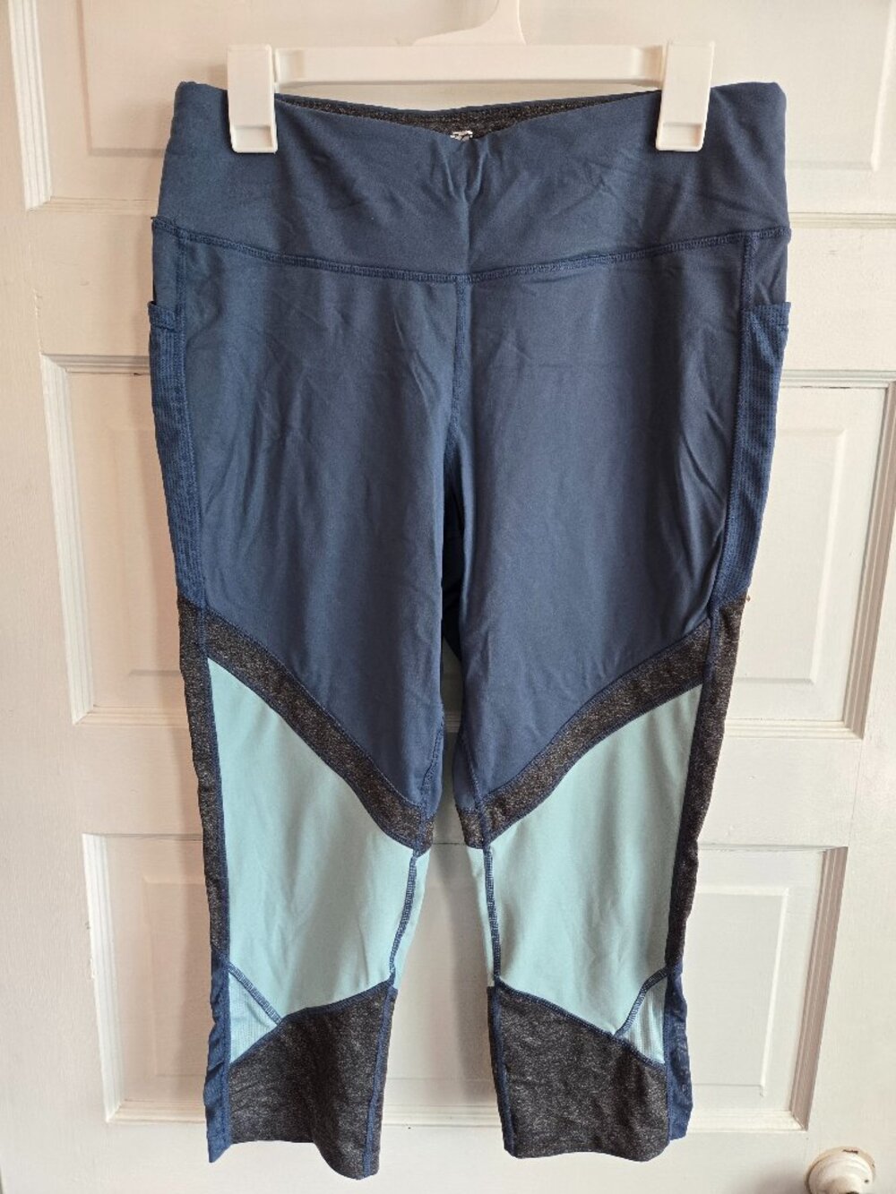 Avia Performance: Blue & Grey Colorblock Capri Leggings - Size L (12-14)